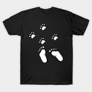 The best Mother’s Day gifts 2022, Foot prints paw prints Cute feet and Paw print pattern, black and white monochrome T-Shirt